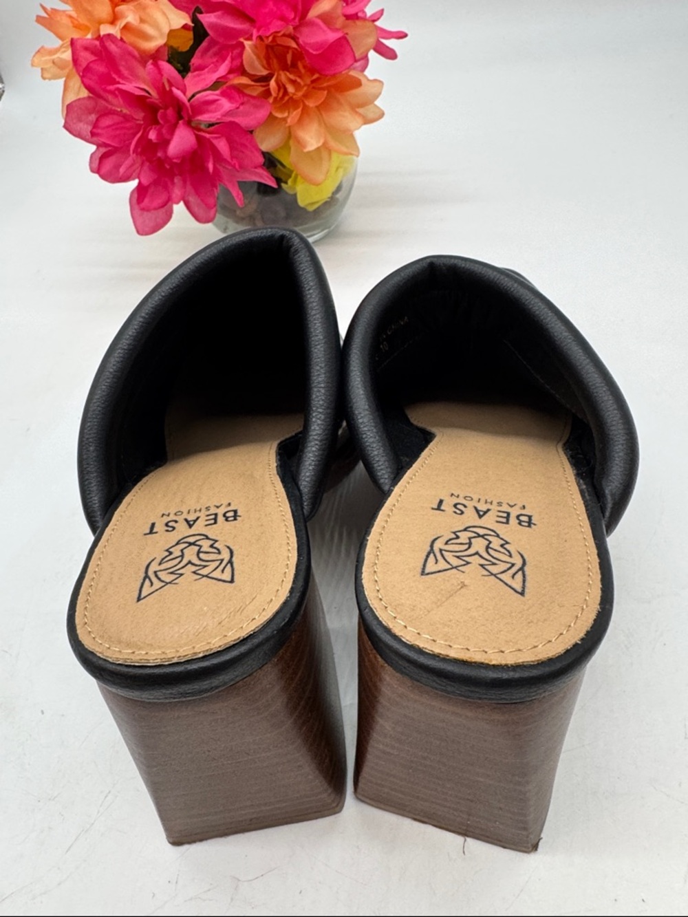BEAST FASHION Black Leather Square-Toe Block Heel Mules - Picture 2 of 8